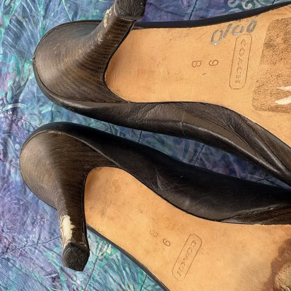 Coach Black Leather Closed Toe Pumps Women’s Size 9 FAIR WORN LOVED Classic